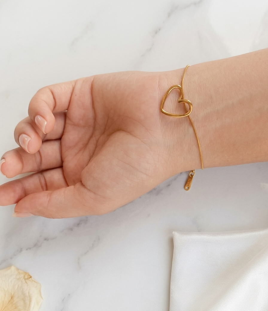 Elegant Heart Bracelet