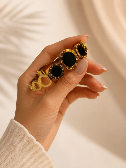Noir Roman Cuff